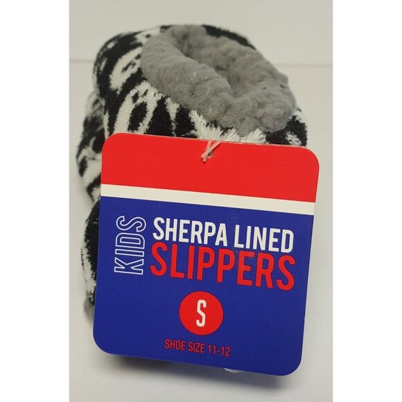 NEW Kid's Sherpa Lined Slippers with Skull & Cross Bone Size 11-12 New / Tag - Picture 6 of 7